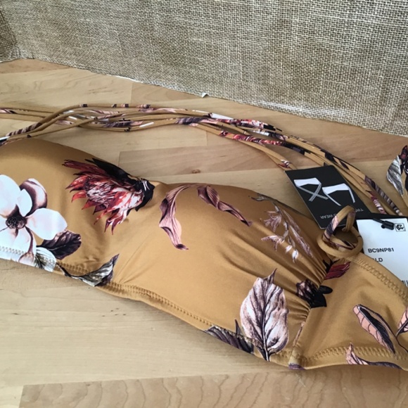 BCBGMAXAZRIA Bikini Top - Picture 2 of 12